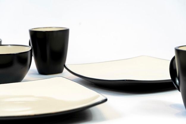 Тарелки с блюдами